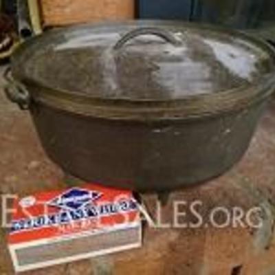 Footed Cast-Iron Dutch Oven