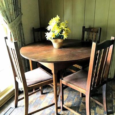 Antique oak dinette with 4 chairs