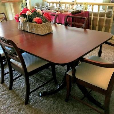 Antique Duncan Phyfe table and 6 chairs