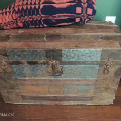 Civil War era tin and wood trunk, early hand made coverlet