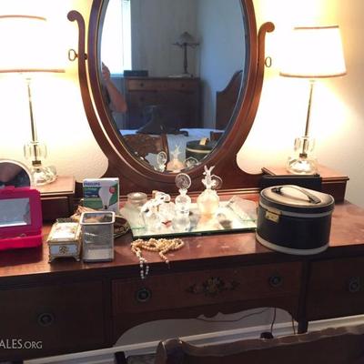 Antique matching Vanity with lights/mirror