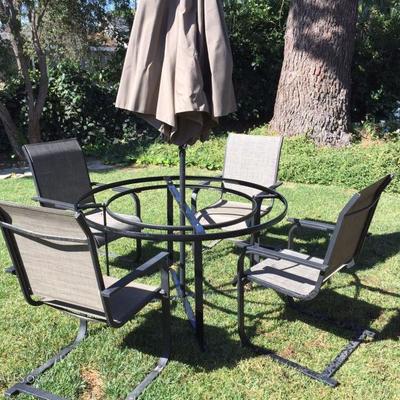 Patio set w 4 chairs & umbrella - needs glass or acrylic top