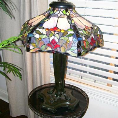 Stained glass table lamp