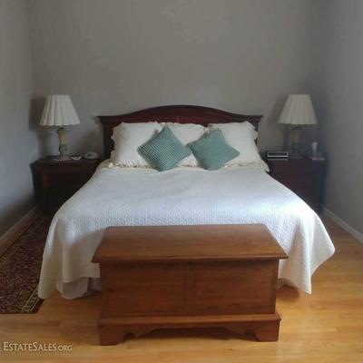 Thomasville master bedroom set, King Bed, 2 nightstands, Dresser, Chest
Lane Chest