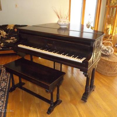 Wurlitzer Baby Grand Dark Brown Mahogany Piano. 1926. Jacobean Decor. 4'10