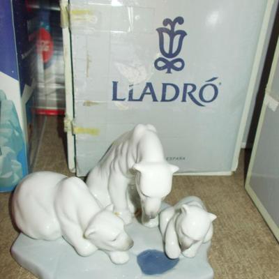 Lladro Bearly Love #1443 $40