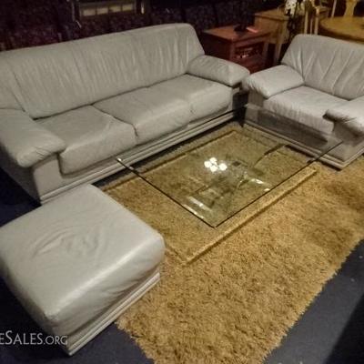 3 PIECE NATUZZI ITALIAN LEATHER LIVING ROOM SET WITH SOFA, CHAIR, AND OTTOMAN IN PALE GRAY LEATHER