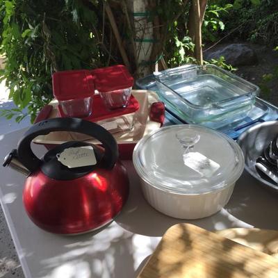 Kitchen aid.. Pyrex... 