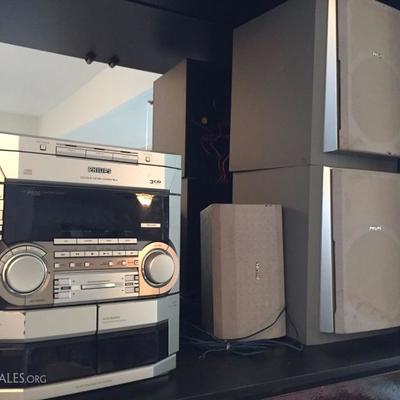 Phillips stereo and speakers