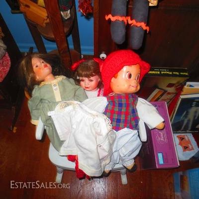 TONS, TONS, & TONS OF COLLECTIBLE DOLLS