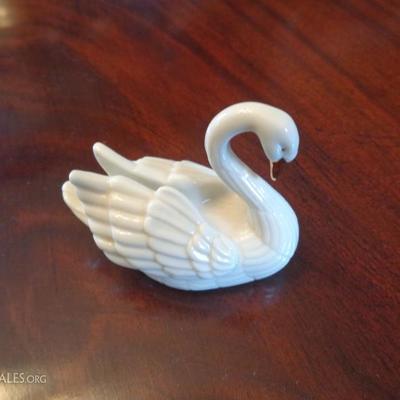 Lenox swan