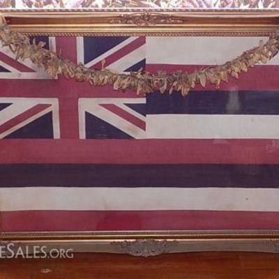MHE012 Large Framed Hawaiian Flag with Gold Lei
