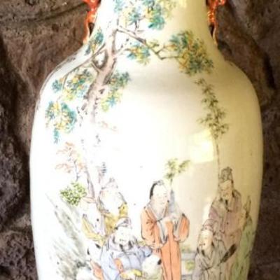 MHE057 Large Chinese Vase and Stand
