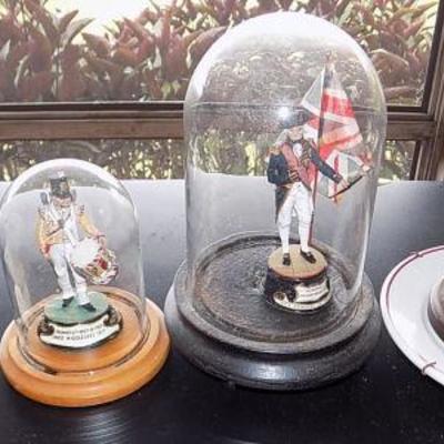 MHE036 Mini Collectible Soldiers in Glass Domes
