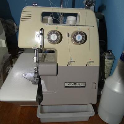 BERNINA BERNETTE MO-203 1-Needle,3-Thread Overlock Serger Sewing Machine