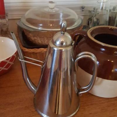 coffee pot, basket-type casserole holders
