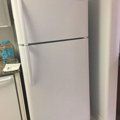 2017 White Frigidaire 18cuft Refrigerator