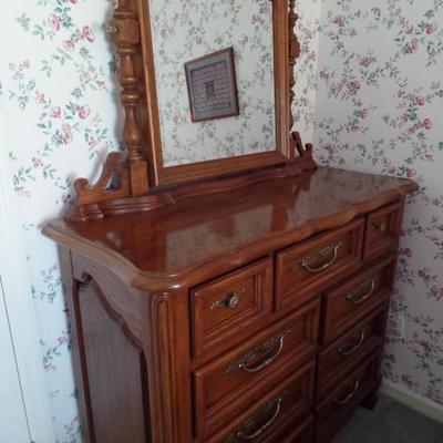 All items in this Pineha Online Estate Sale Auction are currently open for bidding! To bid or view more photos and details for any of the...
