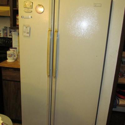 side by side refrigerator freezer