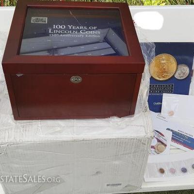 ECF028 PCS Display Chest and Collectible Coins & Stamps
