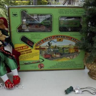 ECF010 Train Set, Potted Christmas Tree, Santa and More!
