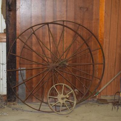 Decorative large wagon wheels 