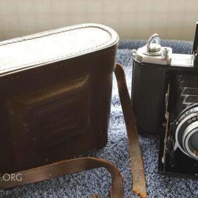 KCT015 Vintage Postwar Ikonta 521/16 Folding Camera 
