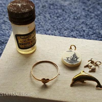 KCT049 Small Gold Flakes in Vial, Jewelry & Scrimshaw
