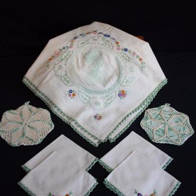 Mint Green Vintage Luncheon Set: Tablecloth 64
