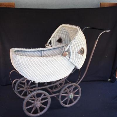Antique Baby Stroller:  Antique 19thC Victorian (1910-1920) wicker baby buggy stroller pram carriage bassinette size 34