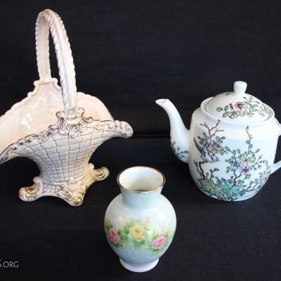Porcelain & Ceramic Collection: 1 quart teapot (6") with oriental floral and bird design marked with logo for Japanese Porcelain...