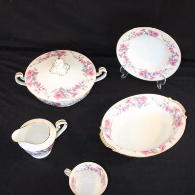 6 Piece Noritake Verona Pattern 510: made in Japan. covered vegetable with small chip on rim of bowl (8.5