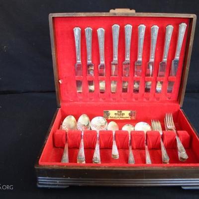 Antique Silverware Boxed Set: Beautiful silver-plated 