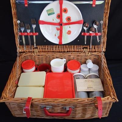 Vintage Brexton Picnic Basket/Hamper: This picnic set for 4 is immaculate as if it has never been used or removed from its case.The...