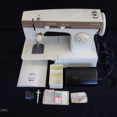 Merritt Singer Sewing Machine 1872 from 1987: Includes instruction manual printed in English, Spanish and French. It includes small...