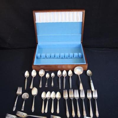 Miscellaneous Boxed Silverplated Flatware: 29-piece lot consisting of 4 grapefruit spoons WM Rogers Mfg. Co., 4 teaspoons marked E.P.N.5,...