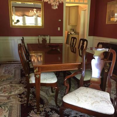 Kindel Furniture Dining Set with Six Side Chair and Two Captains Chairs 