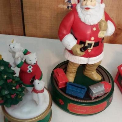 Music box with Santa with toys at his feet, polar bear with baby polar bears with Christmas tree, Sa