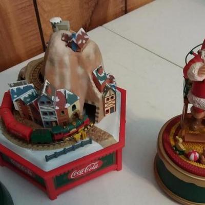 Music box with Santa with toys at his feet, polar bear with baby polar bears with Christmas tree, Sa