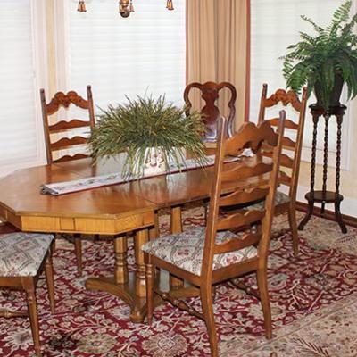 Dining Table with 2 Leaves and 4 Chairs