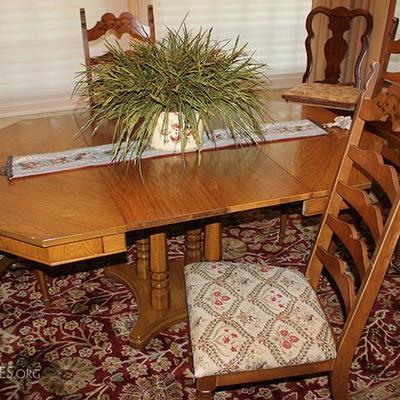 Dining Table with 2 Leaves and 4 Chairs