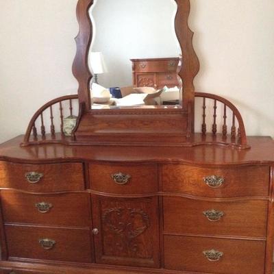Lexington Oak Dresser & Mirror
