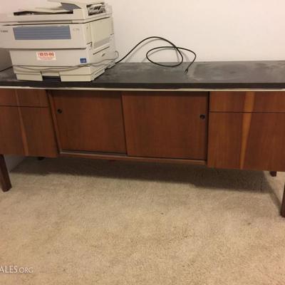 Mid century modern credenza.  I can see a turntable on one end of this guy - and a bar on the other! Play on Satchmo!