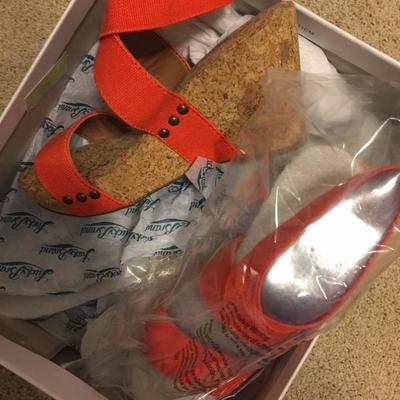 Orange wedges?? Lucky Brand??? These are fabulous with everything!