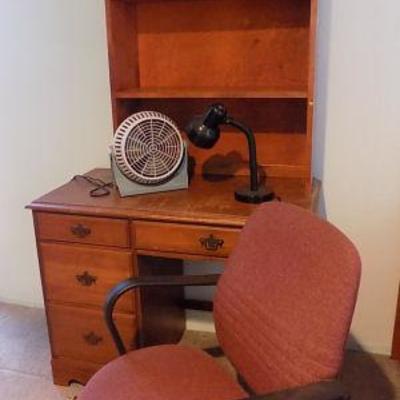 MIT083 Wood Desk & Hutch, Executive Desk Chair, Lamp & Fan
