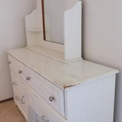 MIT077 White Pressed Wood Dresser with Mirror
