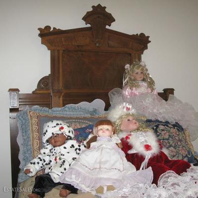 eastlake twin bed and dolls