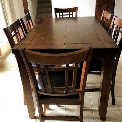 Dining table with one leaf and 6 chairs