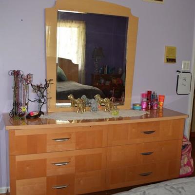 dresser with mirror 