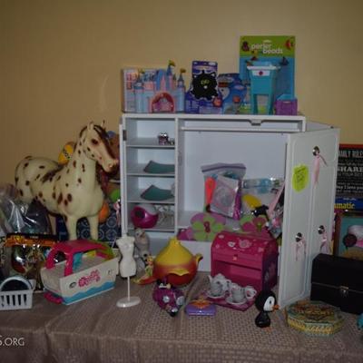 american girl doll closet and accessories 